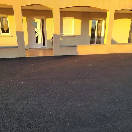 Appartement Maison Plein-pied 8 Pers Avec Piscine Sur Demande Thiers